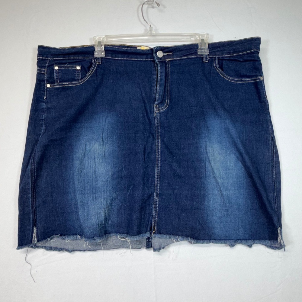 Buzz Jeans Denim Skirt Womens Size 22 Dark Wash Frayed Hem Pockets Casual‎